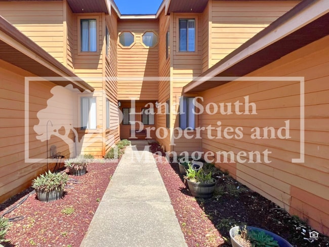 Photo - 707 Carpenters Way