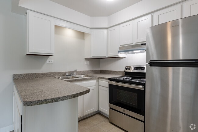 2BR, 2BA - Kitchen