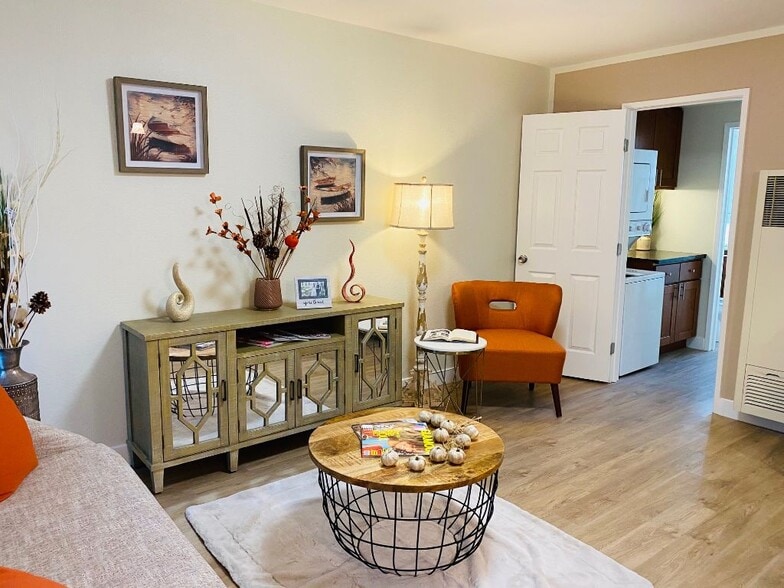 1 bed / 1 bath with W/D