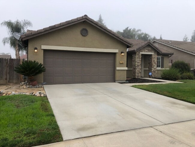 4738 W Rialto Ave