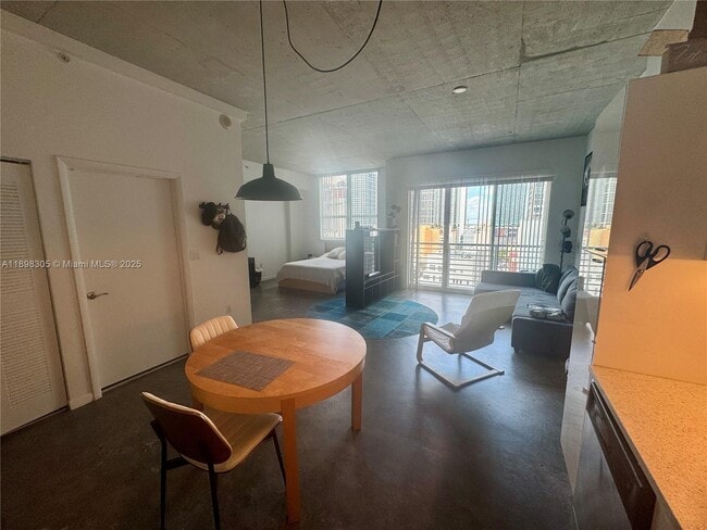Photo - 133 NE 2nd Ave Unidad 1605