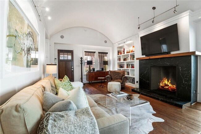 Photo - 212 Geneva St