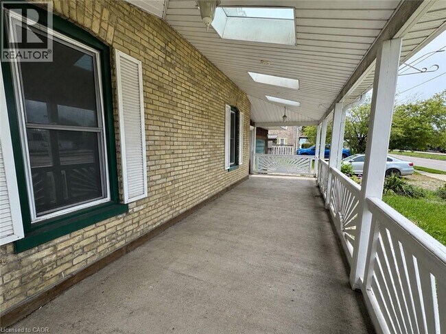 Photo - 62 Samuelson St