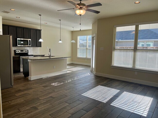 Photo - Fabulous Townhome in New Braunfels 3/2.5 ~ Minutes from Gruene ~ Move in Ready!