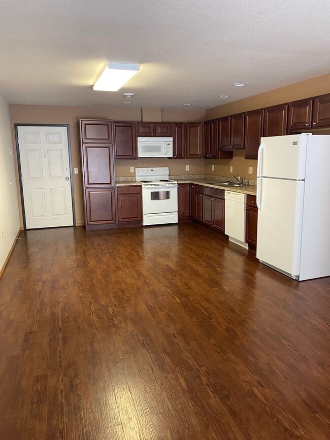 Photo - Lower 2 Bedroom /1 Bath Apartment! Appliances Included! Unit 505#2