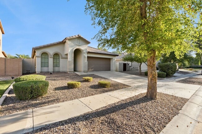 Building Photo - 3 Bed, 2 Bath Home in Power Ranch Subdivis...