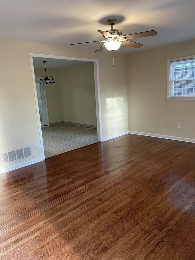 Photo - 406 Bryan St