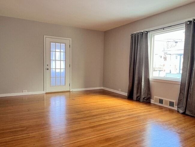 Photo - 58 Gilbert Ave Unidad Lower