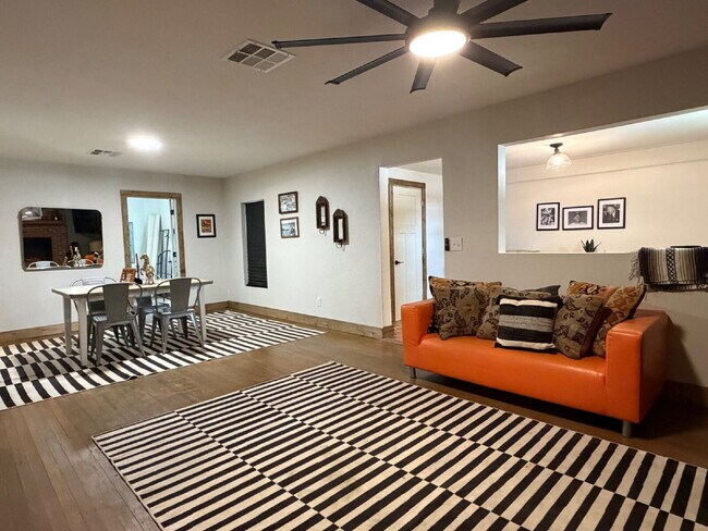 3 Bedroom 2 Bath House for Lease!!