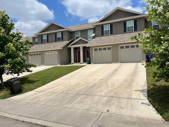Building Photo - Townhome for rent