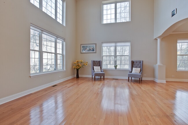 Photo - 33 River Oaks Cir E