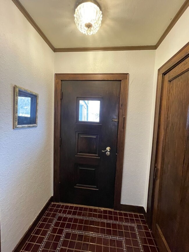 Photo - Timeless Spacious 3br + Den/2ba Edina Home w/Hardwood Floors, Large Yard, 2 Car Garage