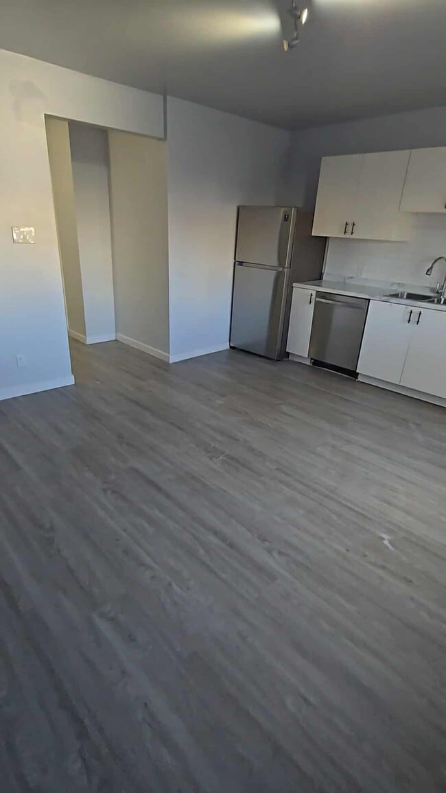 Photo - 786 Toronto St Unit 2