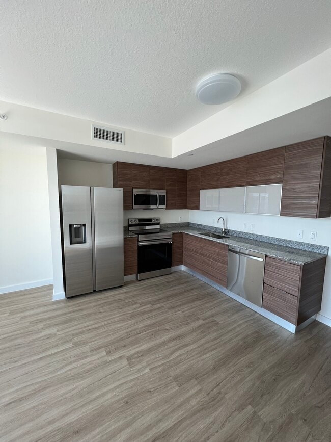 Photo - 467 SW 4th St