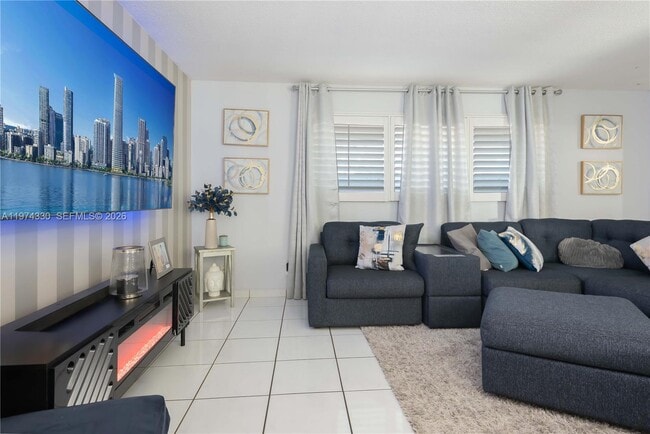 Photo - 5640 Hayes St