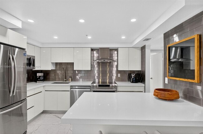 Photo - 2401 Collins Ave Unit 403