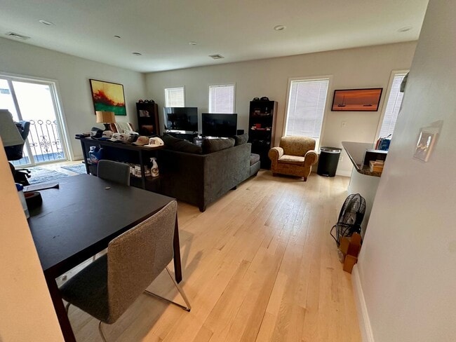 3-15 Dana Ave, #3