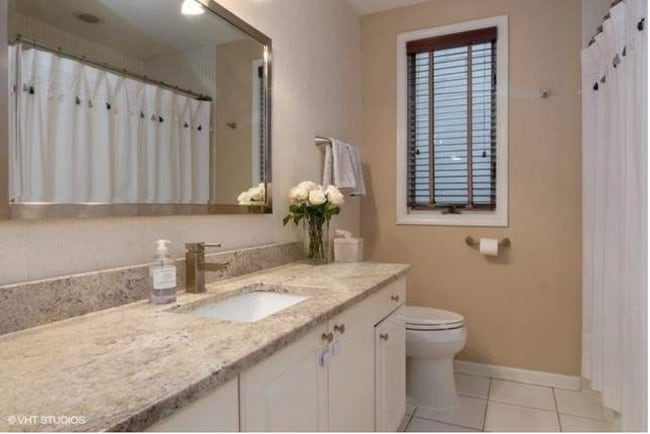 Guest Bathroom - 1845 N Sheffield Ave Unit 2