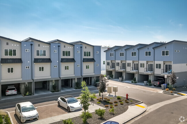 Carlsbad Crossing - Carlsbad Crossing Apartments