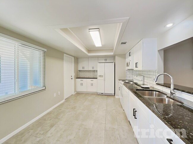Photo - 4442 Sandhurst Dr