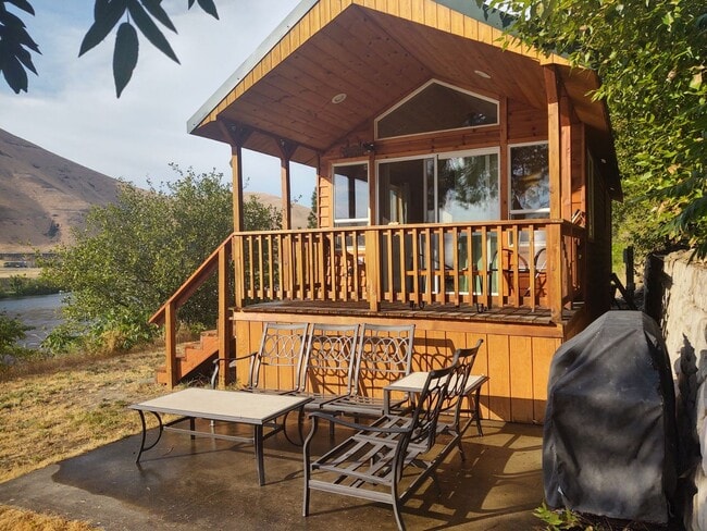 Photo - Short or long-term Furnished Cabin with A MOVE IN SPECIAL!