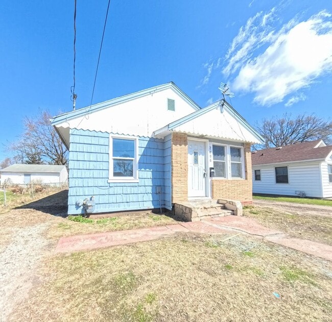 Photo - 2 Bedroom on the East Side with Garage