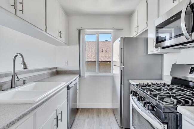 Photo - Centinela Apartments