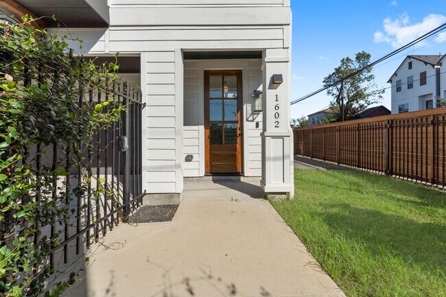 Photo - 1602 Chestnut St