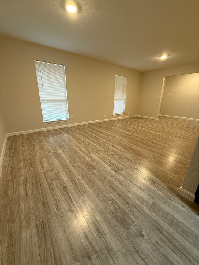 Photo - 4747 Clover St