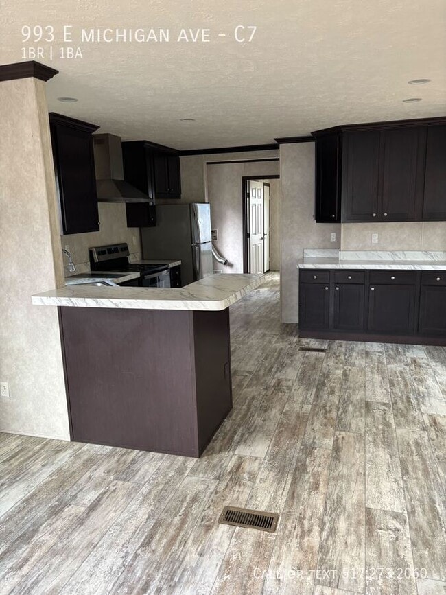 Photo - 993 E Michigan Ave