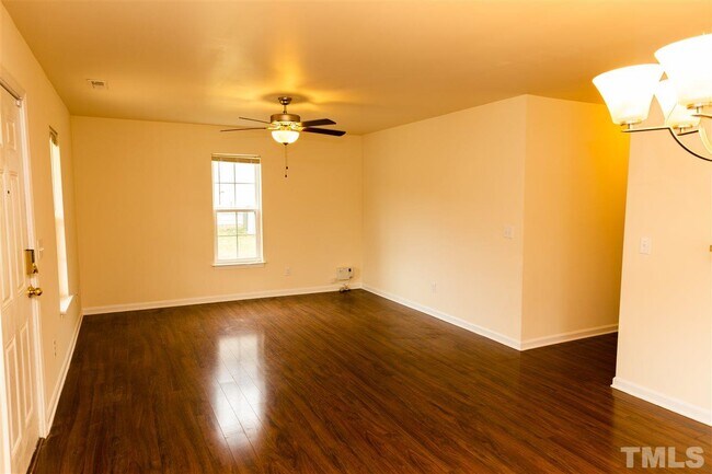 Photo - 917 Skinner Dr