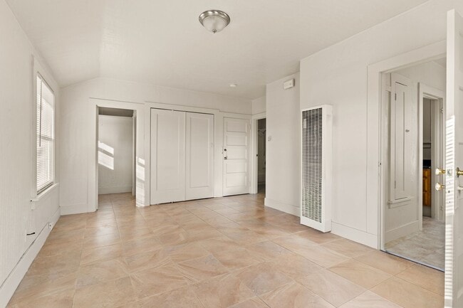 Photo - Utilities Included! Bright 2nd Floor Studio in Mosswood Vintage Building Unit 516-02