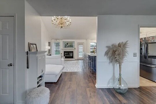 Photo - Modern, light-filled home in a prime location!