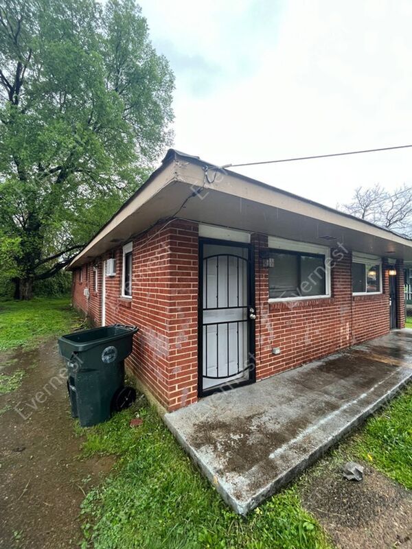 Photo - 1008 N Hawthorne St A