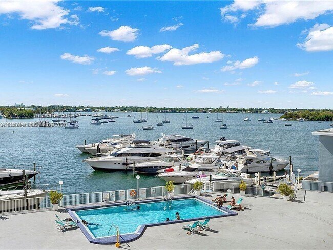 Building Photo - 7904 West Dr Unit 101