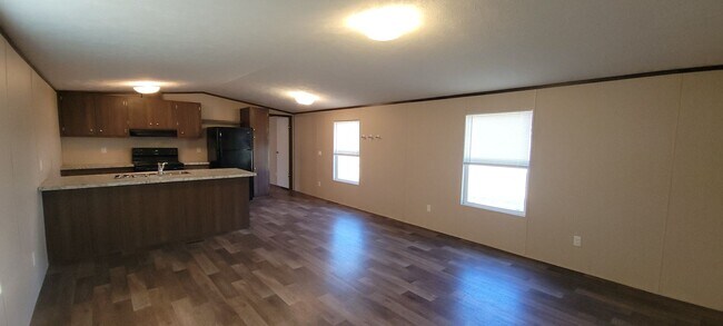 Photo - Very nice 3 bedroom/2 bath mobile home in ... Unit Willow Oak 101