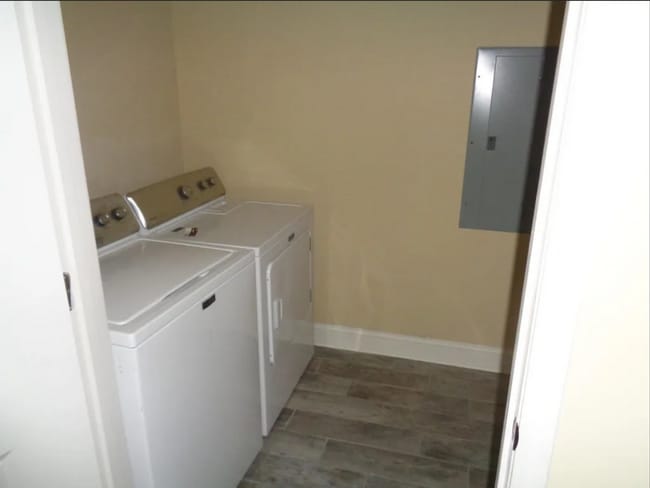 Photo - 3 Bed/2.5 Bath