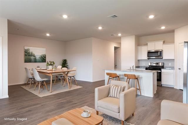 Photo - 764 Tiger Lily Wy