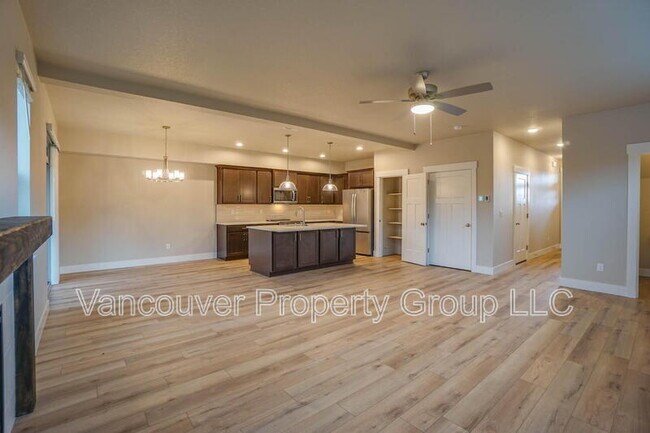 Photo - 313 E Caribou Ct