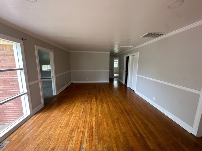 Photo - 1370 Farley Dr