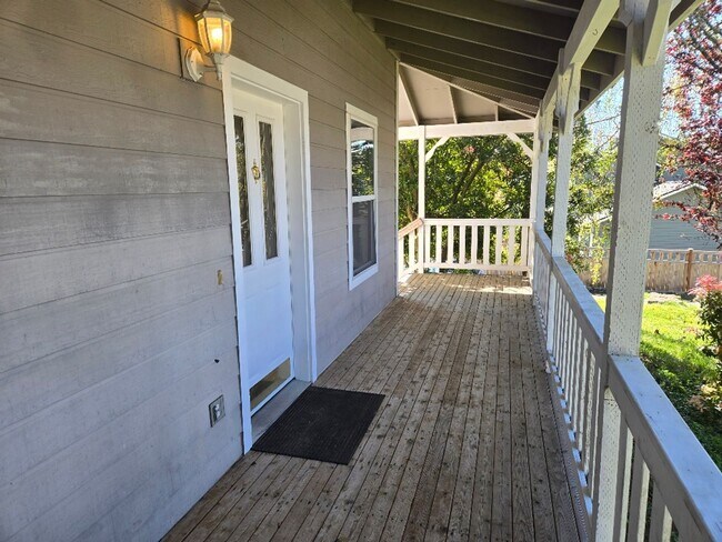 Photo - 3 Bedroom Duplex in Convenient Kingston Location!