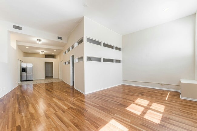Building Photo - 2122 W Grand Ave Unit D Rental