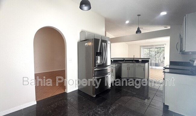 Photo - 10827 Laxton St