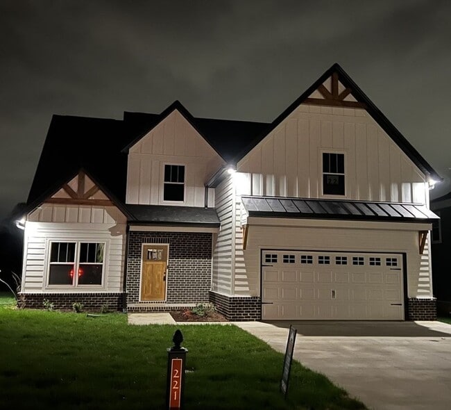 Photo - MODERN FARMHOUSE