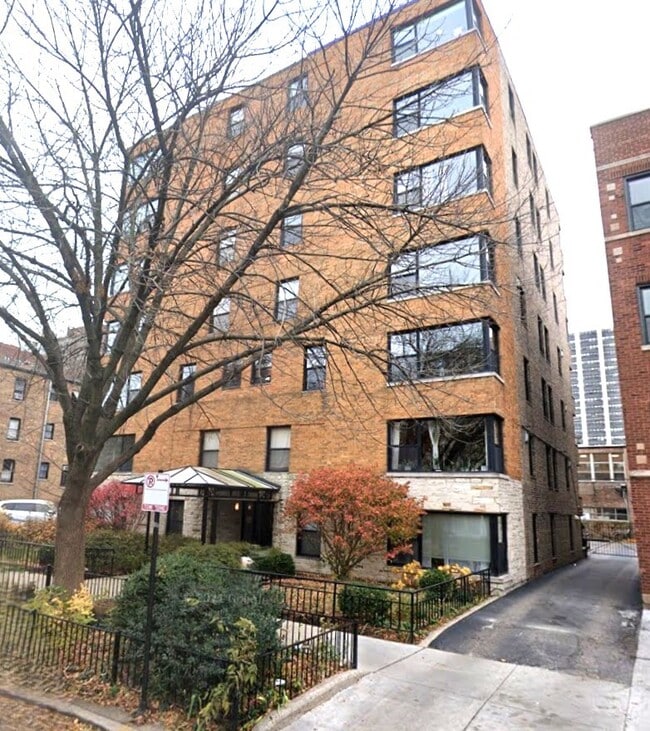 Building Photo - 525 W Aldine Ave Unit 602 Rental