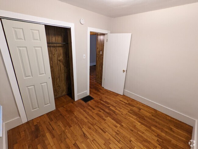 Building Photo - 908 W Eureka St Rental