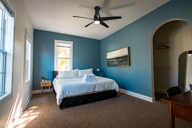 Photo - 836 Marshall St