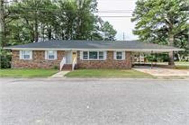Photo - Spacious 3 Bedroom SFH