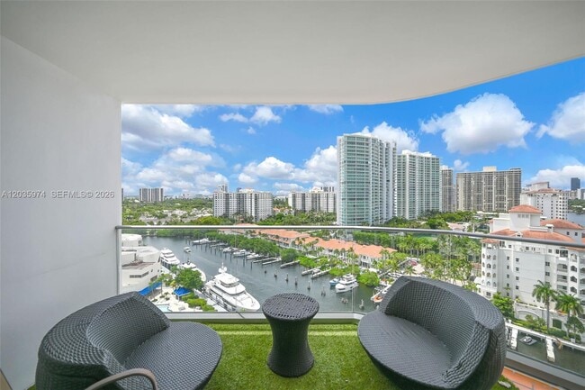 Photo - 19707 Turnberry Way Unidad 17A