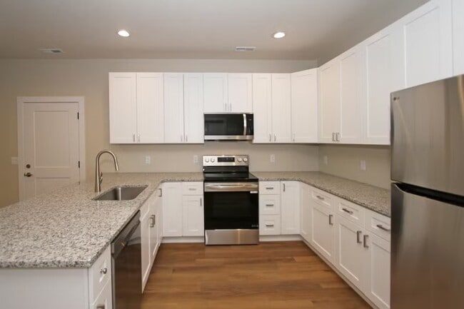 Photo - 841 W Burnham St